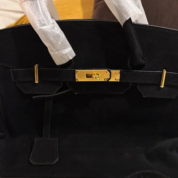 Luxury inspired Black Handbag - Picture 2 of 3
